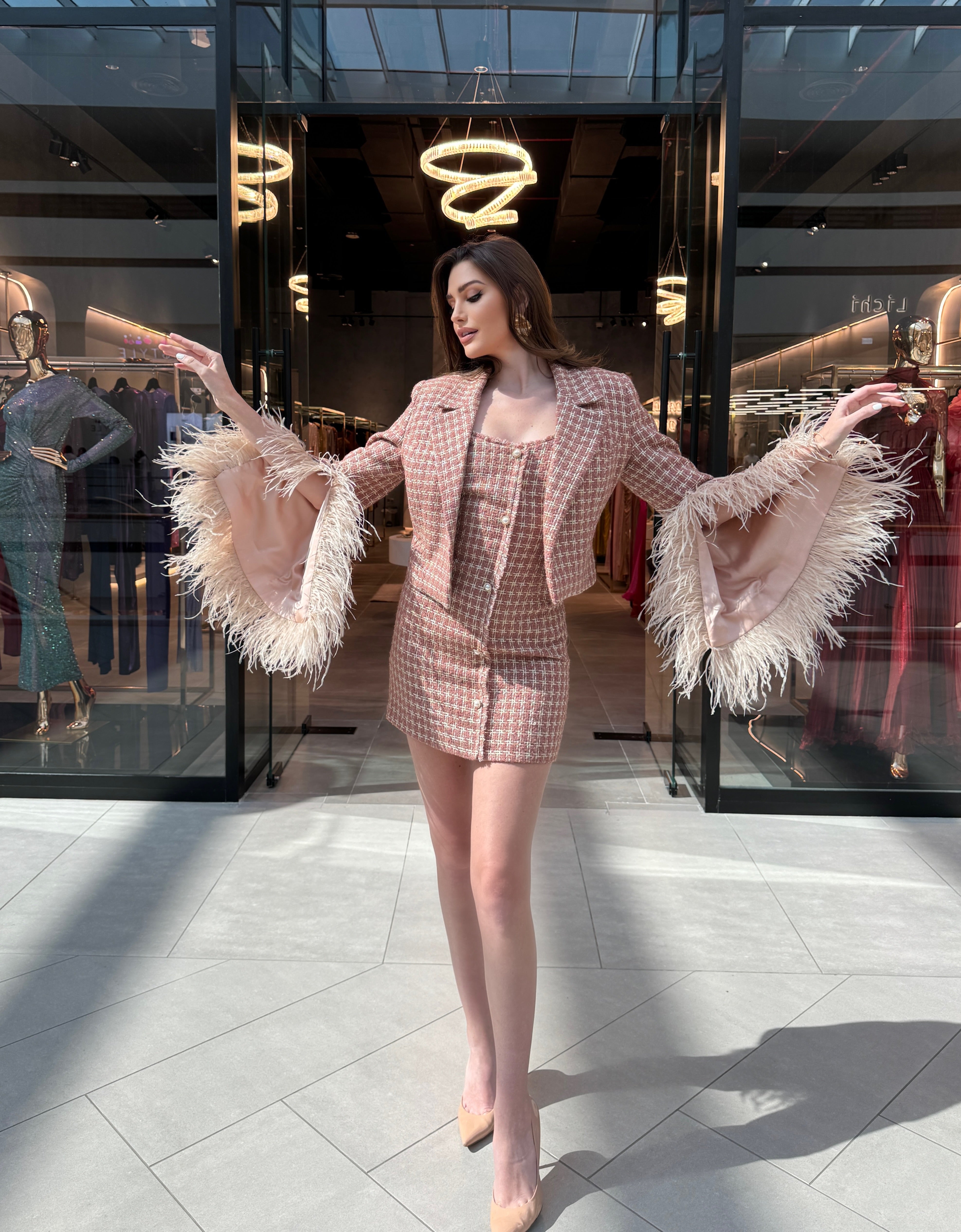 Tweed Set With Feathers .