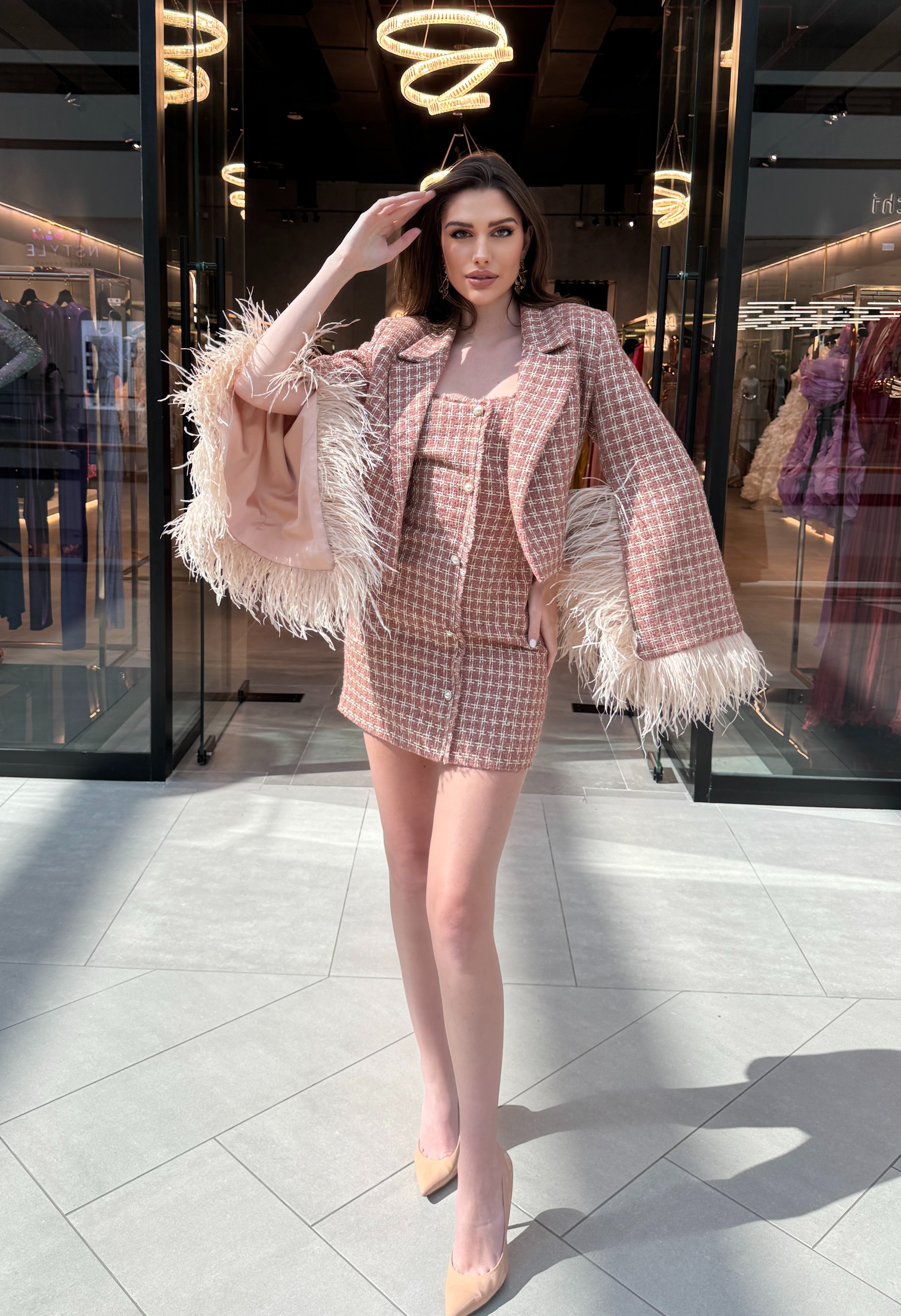 Tweed Set With Feathers .